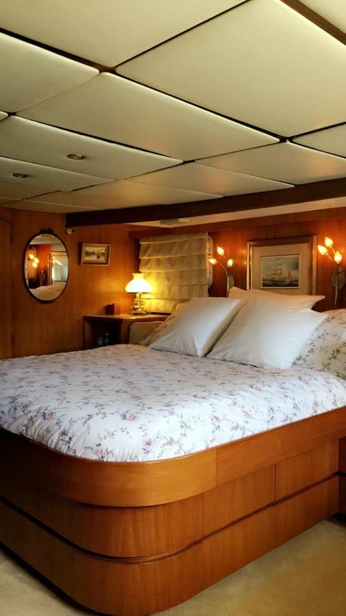 Bateau-hôtel Yacht *