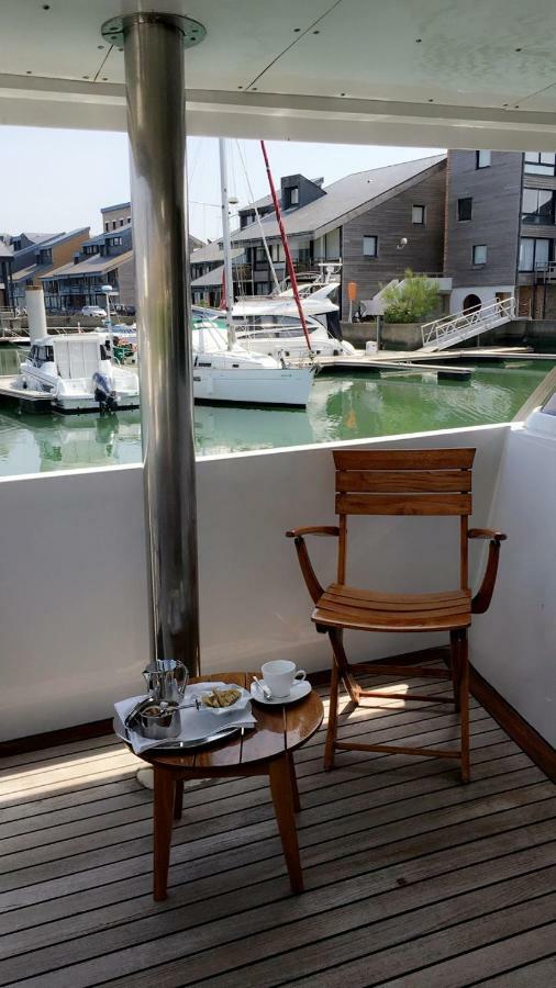 Yacht Bateau-hôtel