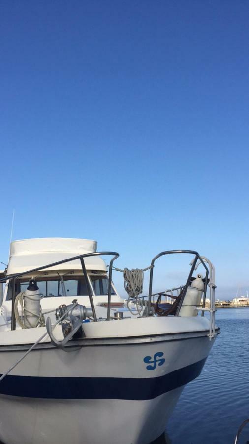 Bateau-hôtel Yacht *