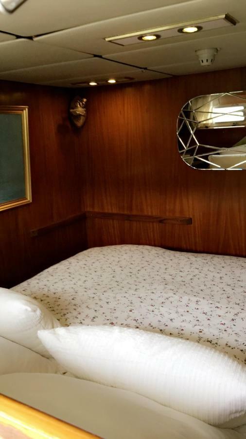 Yacht Bateau-hôtel *